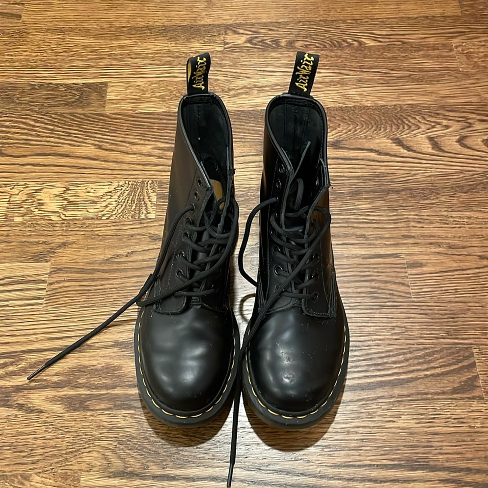 Dr. Martens Original Black Lace Up Boots Size 8